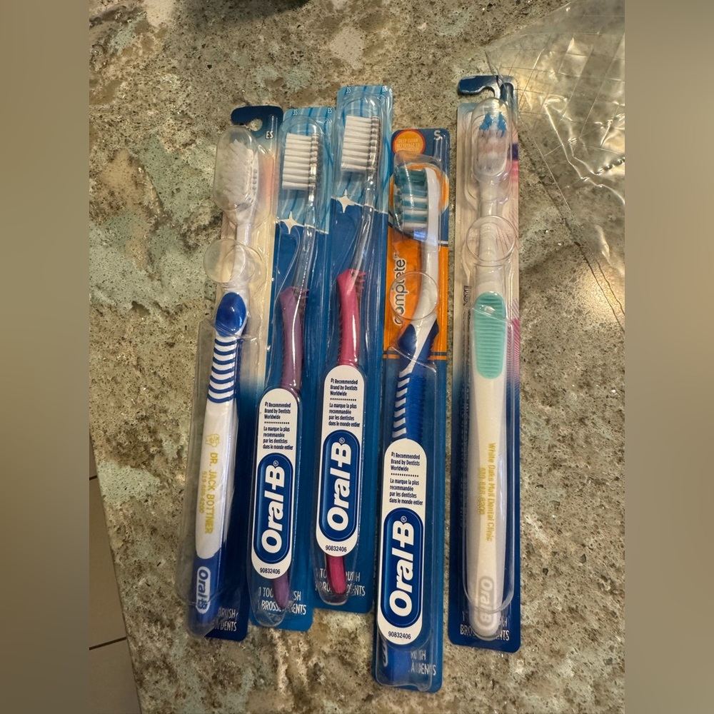 5 Bnib Oral-B tooth Brushes soft